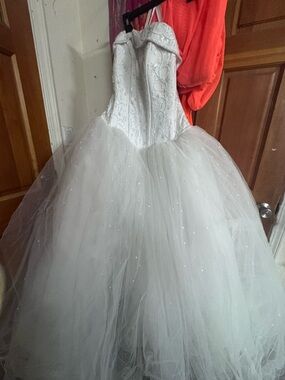 White Sparkle Ball Gown Tulle Wedding Dress David’s Bridal Used